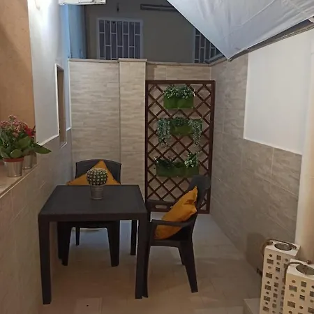 Con Cortile A 30 Mt. Dal Mare Apartmán Bari