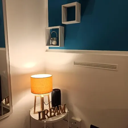 Con Cortile A 30 Mt. Dal Mare Μπάρι